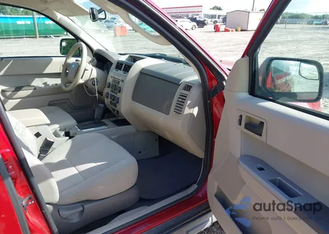 2011 Ford Escape Xlt z USA, uszkodzony, nr VIN 1FMCU9D73BKB61037